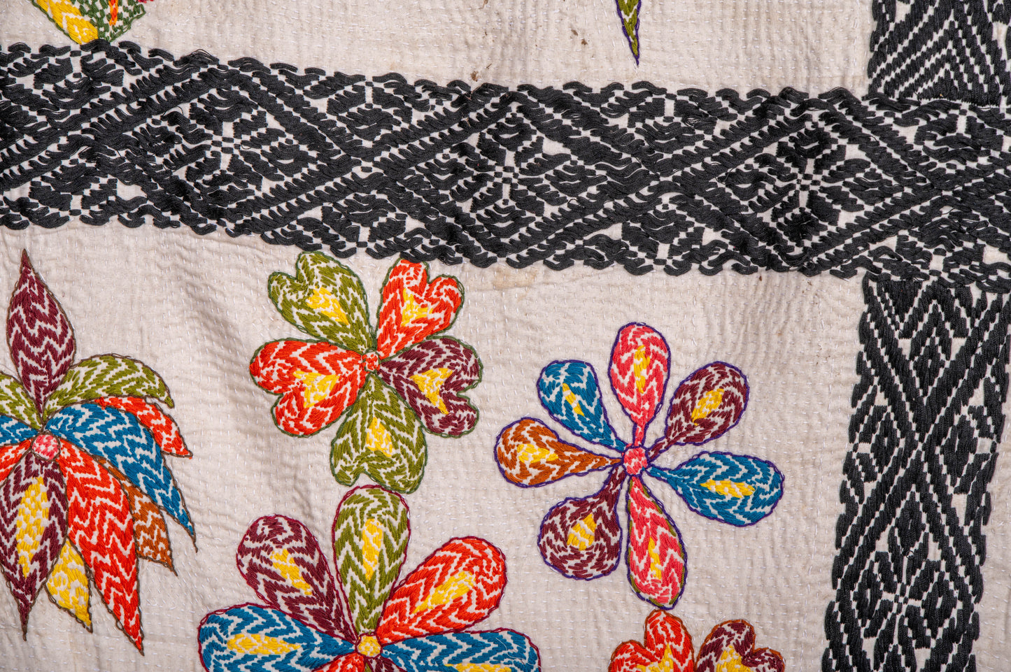 Vintage Nakshikantha throw by Sobihar Bano