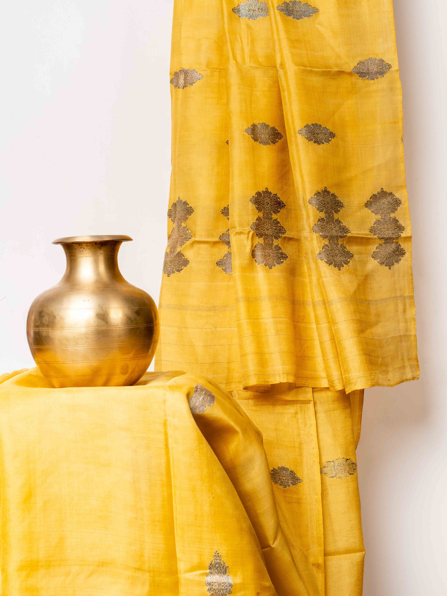 Collector Antique real zari veg dyed Banarasi